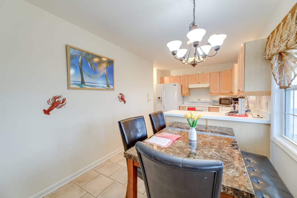 Beach, Pier Access! Pet-Friendly Crystal Coast Gem House in Morehead City