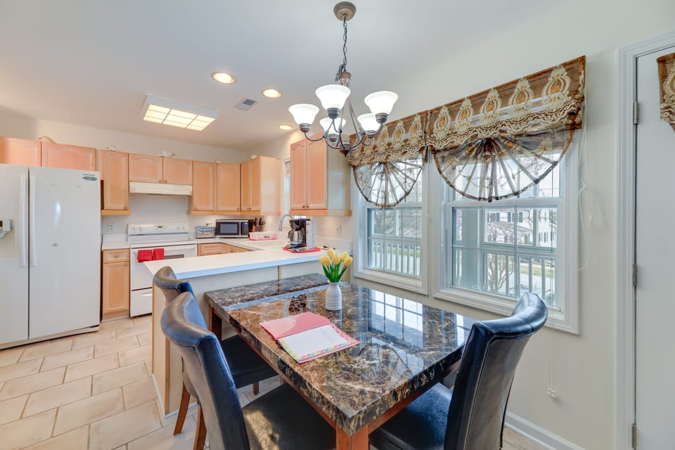 Beach, Pier Access! Pet-Friendly Crystal Coast Gem House in Morehead City