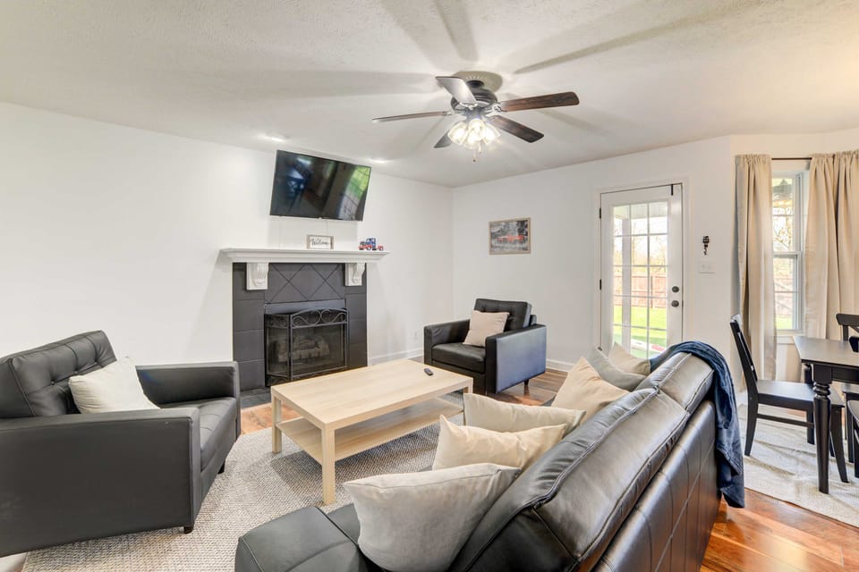 Great for Families! Serene Retreat in Clarksville House in Clarksville
