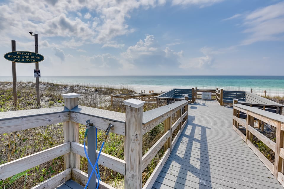 Miramar Beach Getaway w/ Pool Access & Fireplace! House in Miramar Beach