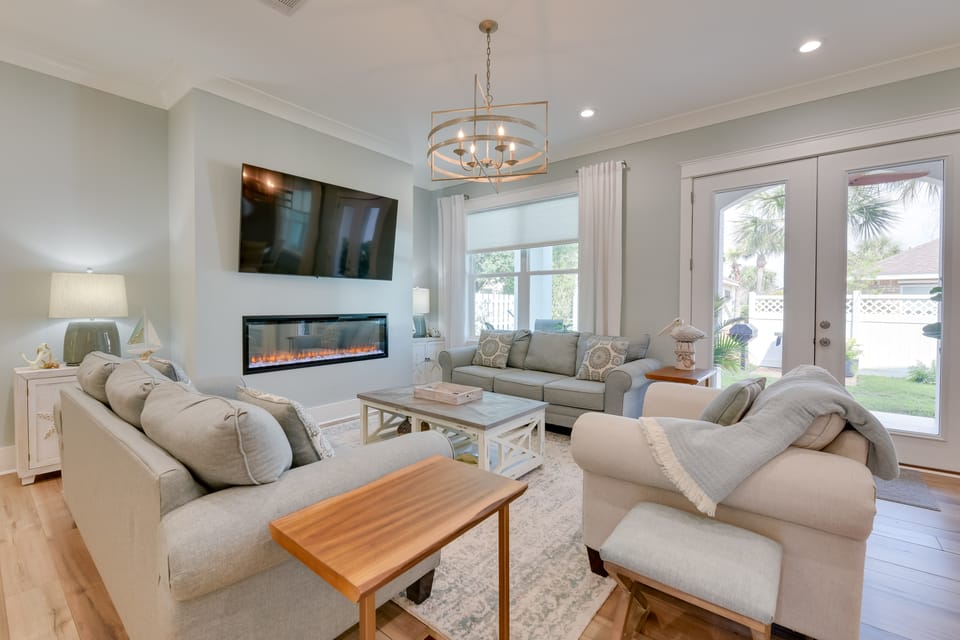 Miramar Beach Getaway w/ Pool Access & Fireplace! House in Miramar Beach