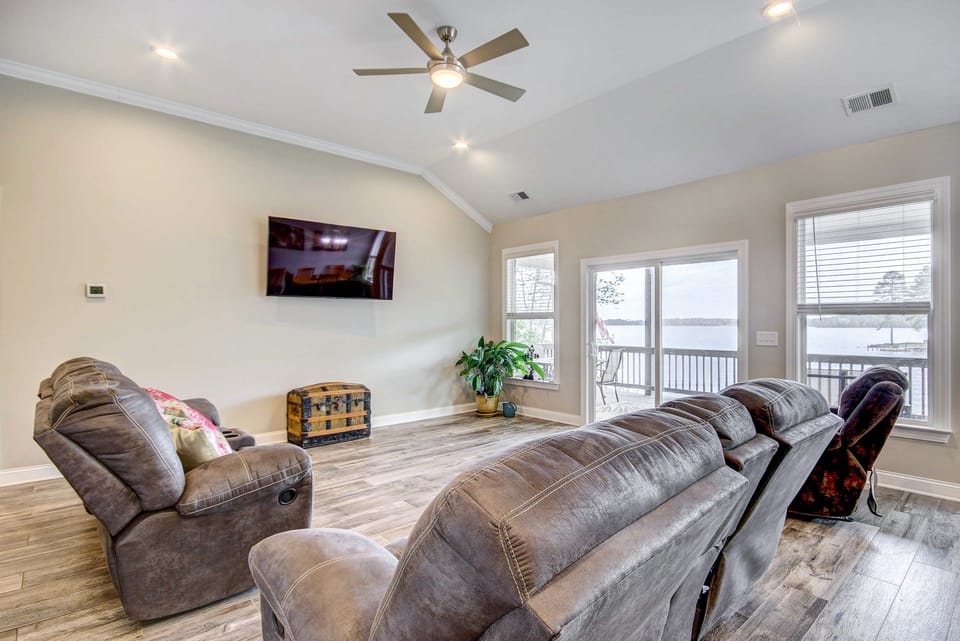 Lakefront Leesville Retreat w/ Private Dock! House in Leesville