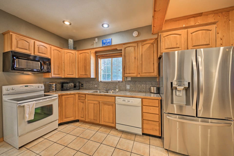 Family-Friendly Sagle Vacation Rental w/ Deck House in Idaho