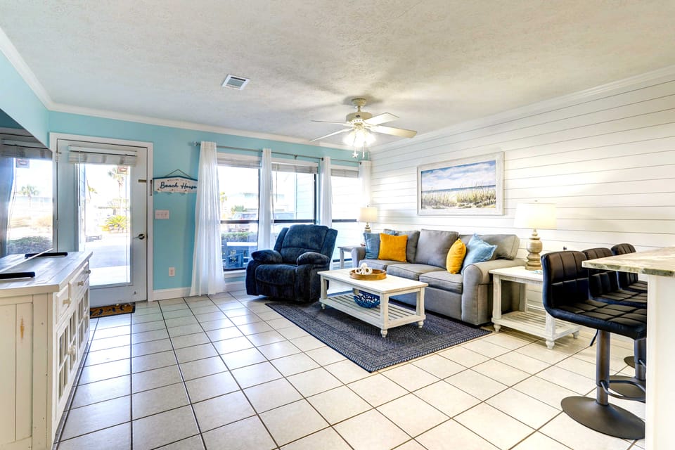 Walkable Panama City Beach Condo w/ Pool Access! Apartment in Panama City Beach