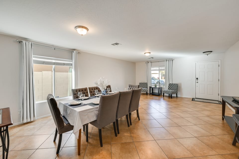 Putting Green, Pool & Spa: Home in Queen Creek! House in San Tan Valley