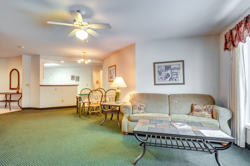 Shared Hot Tub Access! Gem 4 Mi to Dtwn Caseville Apartment in Michigan