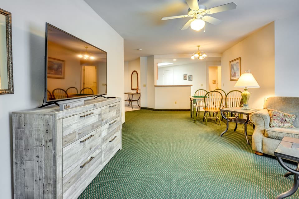Shared Hot Tub Access! Gem 4 Mi to Dtwn Caseville Apartment in Michigan