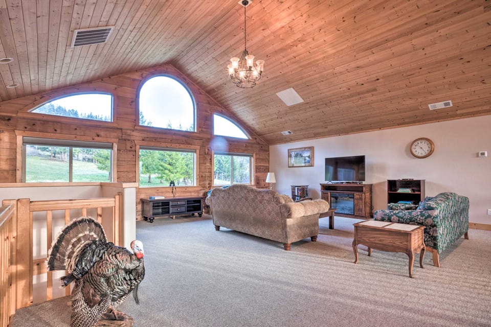 Brookings Vacation Rental Lodge on 88 Acres! House in Oregon