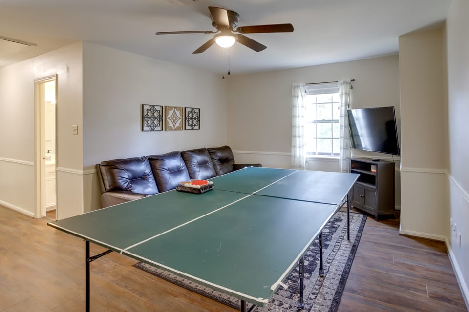 Roomy Houston Rental w/ Home Office & Private Pool House in Houston