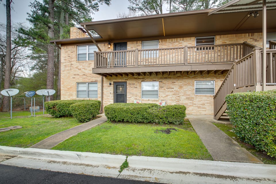 3 Mi to Dtwn Hot Springs: Modern Condo! Apartment in Hot Springs