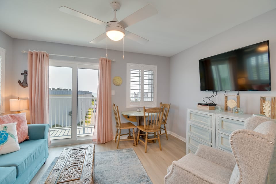 Resort Perks: Gulf Shores Beach-Inspired Condo! Apartment in Alabama
