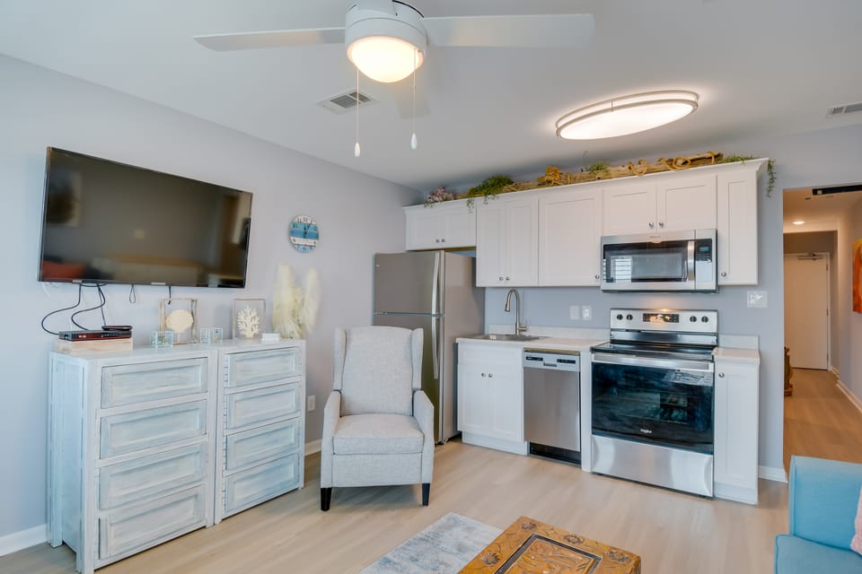 Resort Perks: Gulf Shores Beach-Inspired Condo! Apartment in Alabama