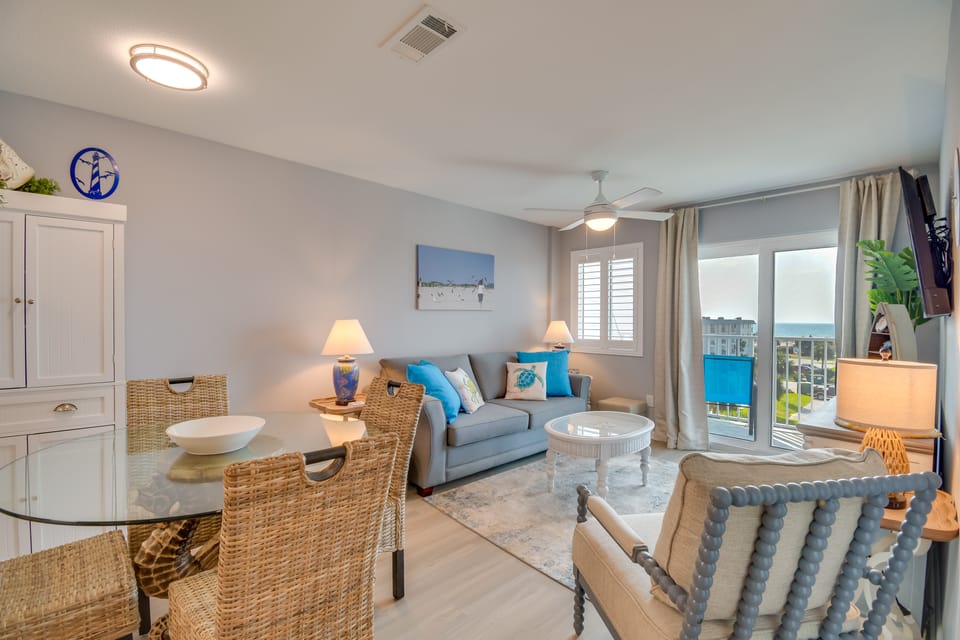 Gulf Shores Condo: Covered Balcony & Beach Access Apartment in Alabama
