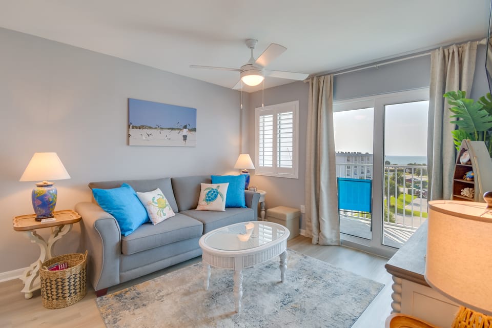 Gulf Shores Condo: Covered Balcony & Beach Access Apartment in Alabama