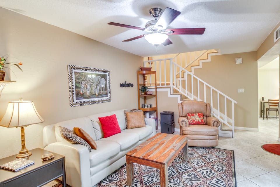 5 Mi to Pensacola Beach: Townhome w/ Yard! Apartment in Pensacola Beach
