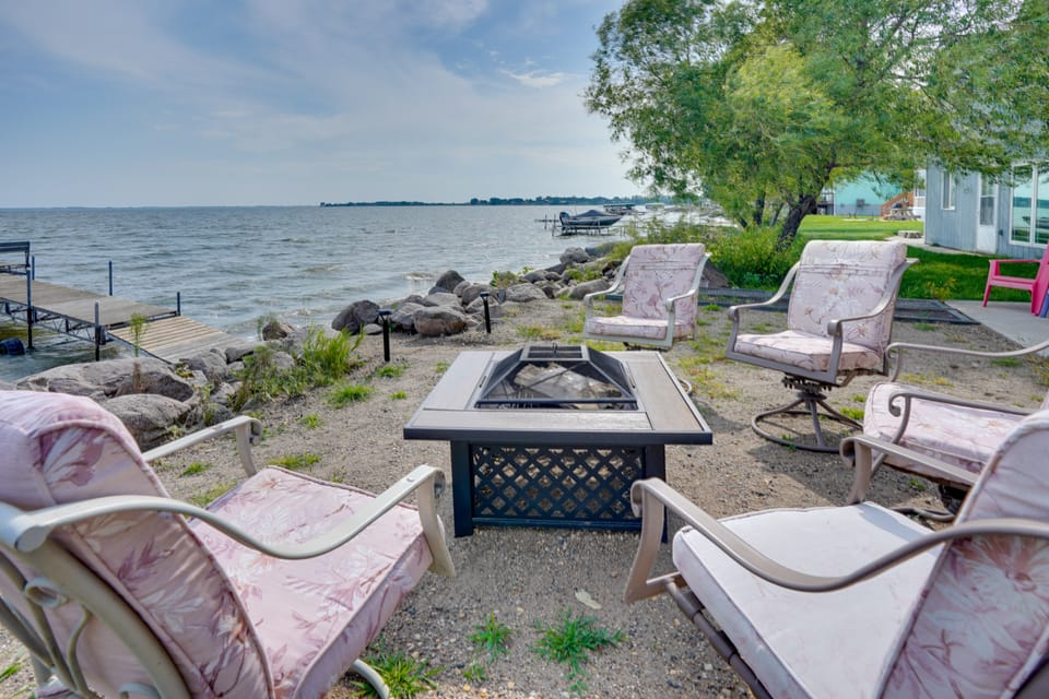 Lakefront Vacation Rental with Fire Pit & Dock! House in South Dakota