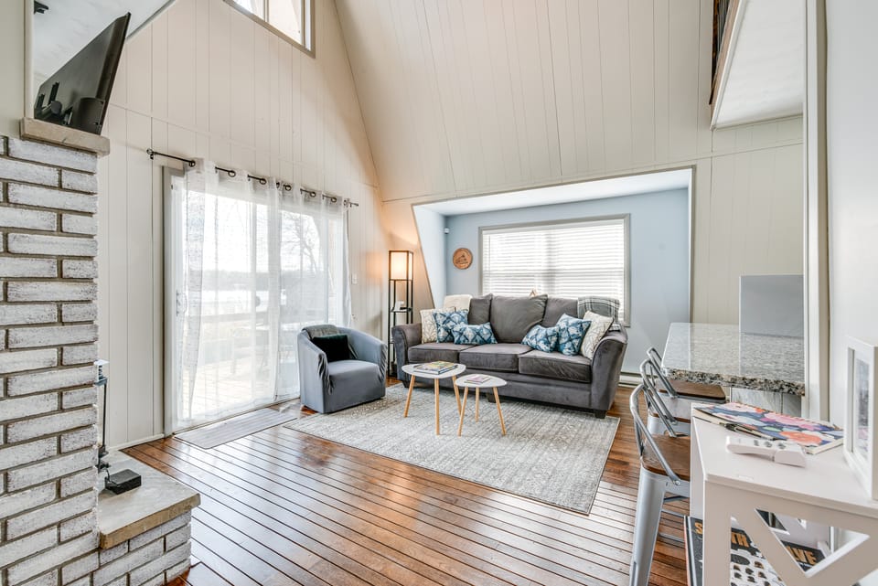 Dock & Sunroom: Waterfront Home Near Kalahari! House in Coolbaugh Township