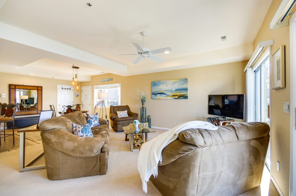 Family Condo w/ Views & Pool Access in Lake Ozark! Apartment in Lake of the Ozarks