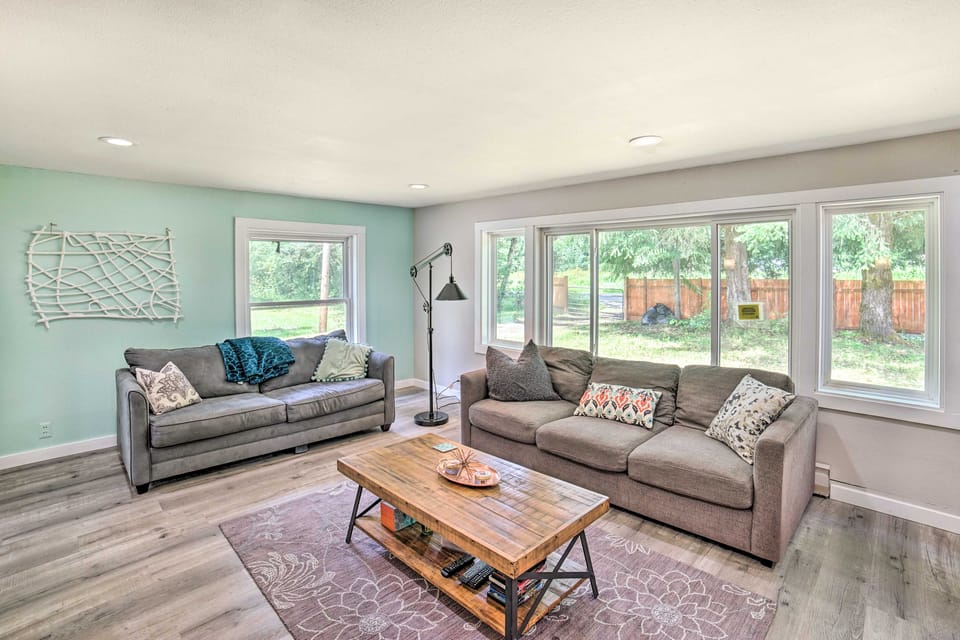 Mtn-View Deck & Fire Pit: Modern Gold Bar Escape House in Baring