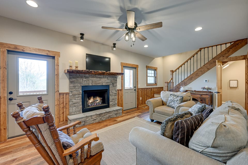 Smoky Mountain Cabin Rental: Game Room, Fire Pit! House in Tennessee
