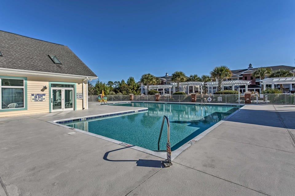 Murrells Inlet Golf Resort Condo: 1 Mile to Beach! Apartment in Garden City