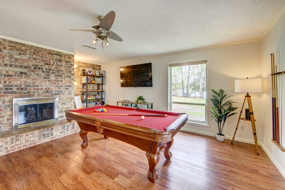 Mineola Lake House w/ Dock & Fire Pit! Cottage in Texas