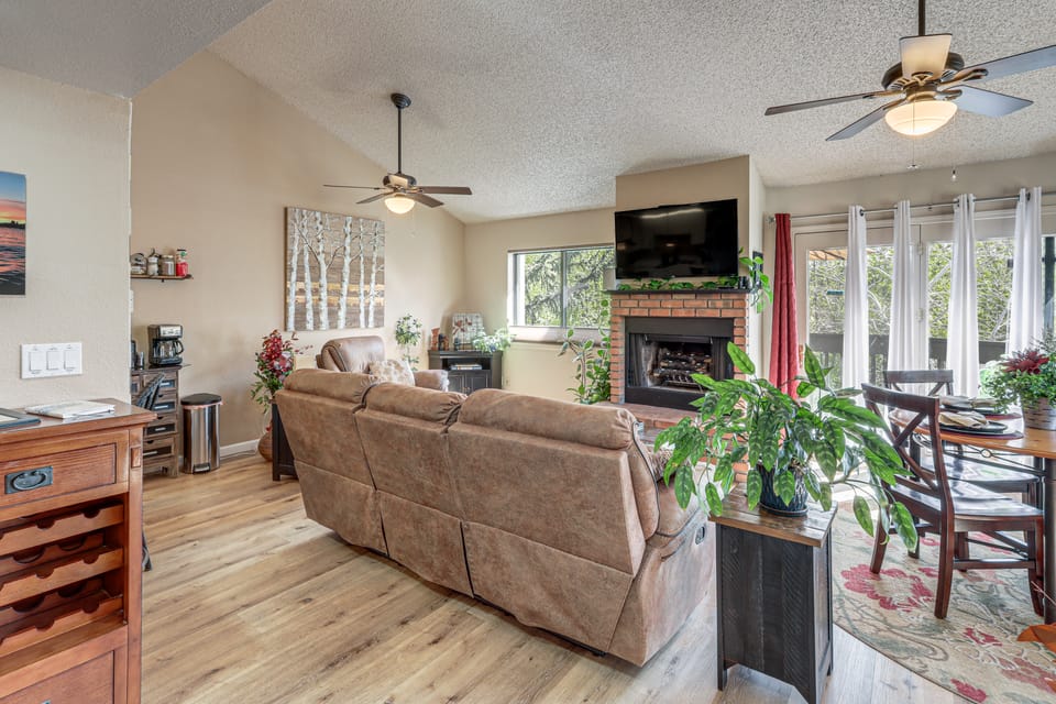 Walk to Golf & Trails! 'Aspen House' in Flagstaff Apartment in Flagstaff