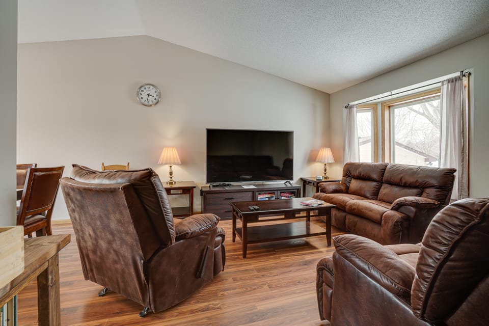 2 Mi to Super Rink: Sporty Group Getaway in Blaine House in Blaine