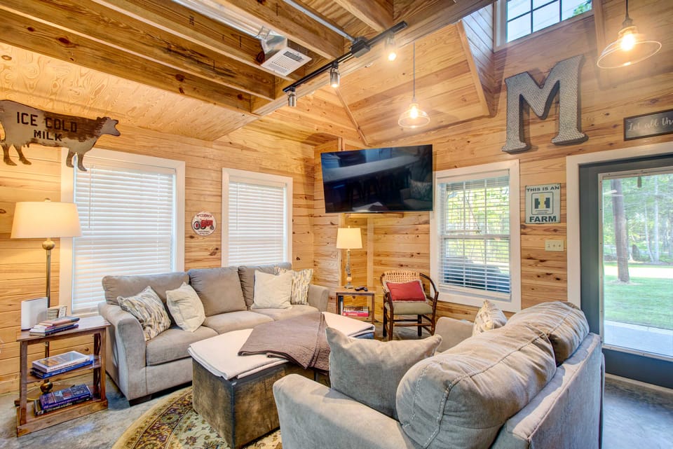 Georgia Farmhouse: Lake Access, Private Beach House in Georgia