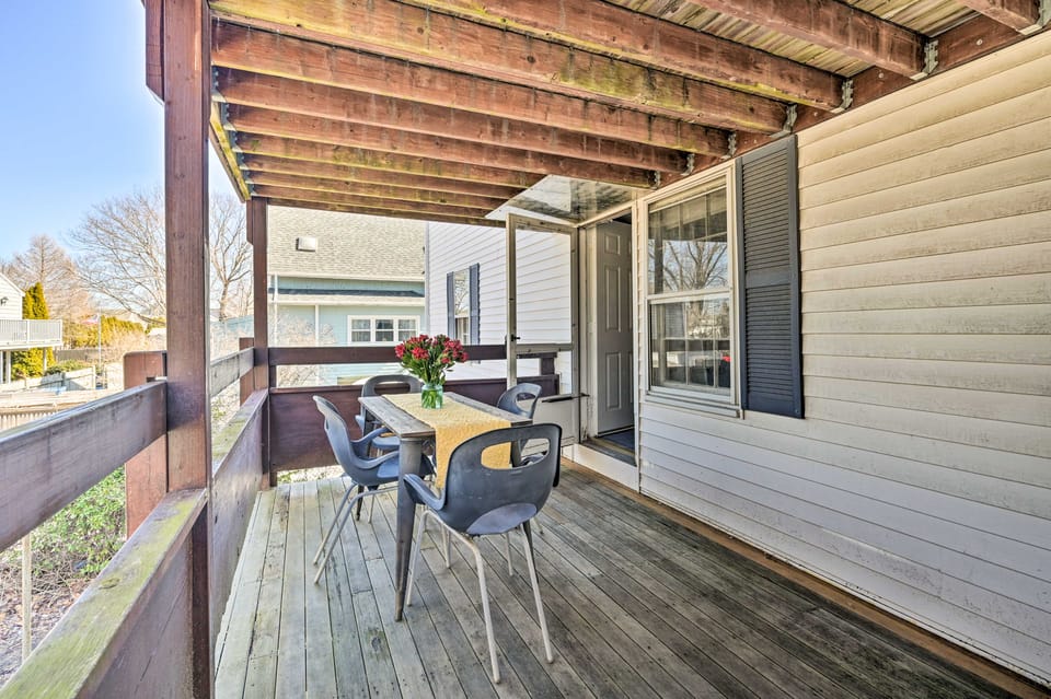 Lovely Rockport Apartment, Walk to Beaches! Apartment in Rockport