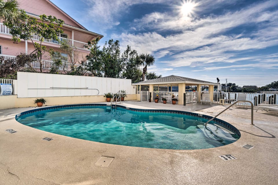 Waterfront Nokomis Condo < Half Mile to Beach! Apartment in Venice