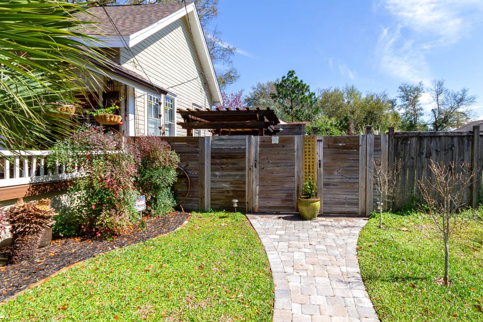 Pensacola Tiny House < 1 Mi to Bayview Park! House in Pensacola