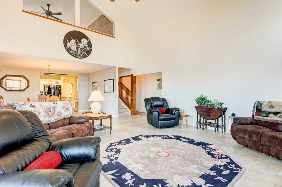 Hot Tub, Decks & More! Serene Maggie Valley Home House in Maggie Valley