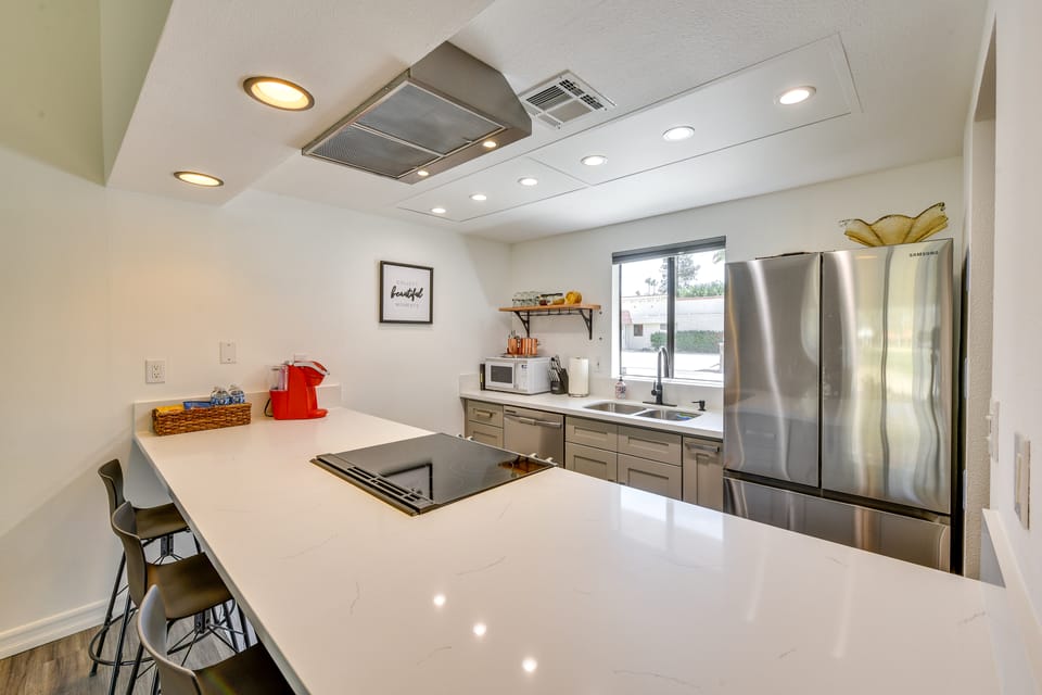 Furnished Patio + Resort Pools: Palm Desert Condo Apartment in Palm Desert