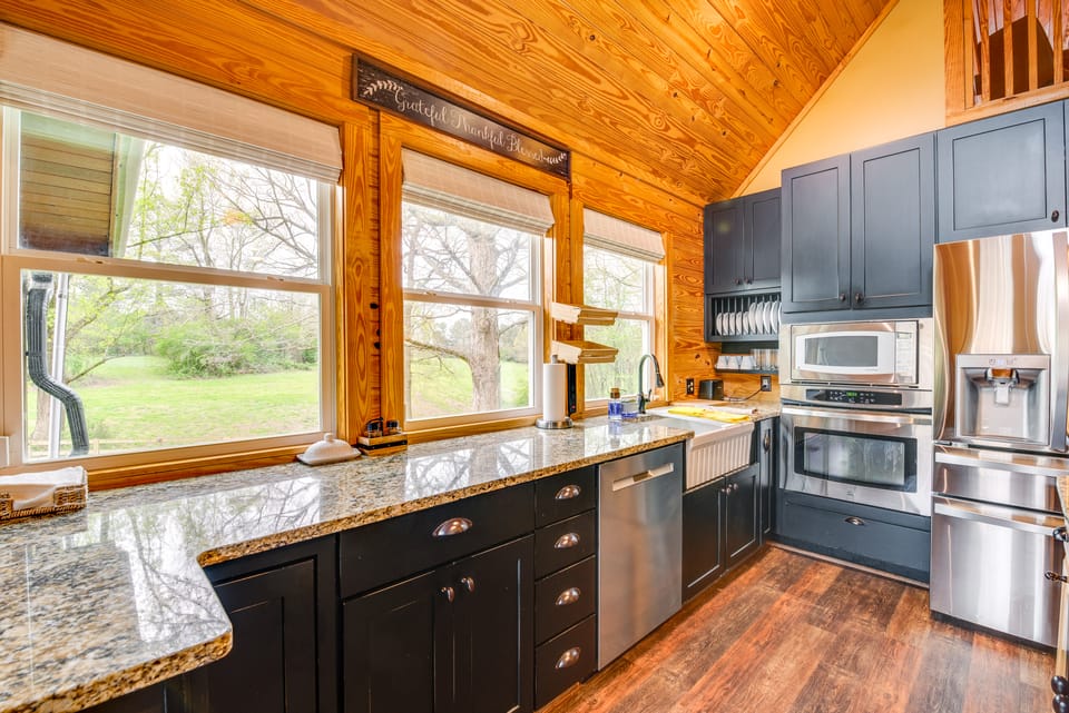 Bowdon Cabin Stay Near Atlanta, Private Pool! House in Georgia