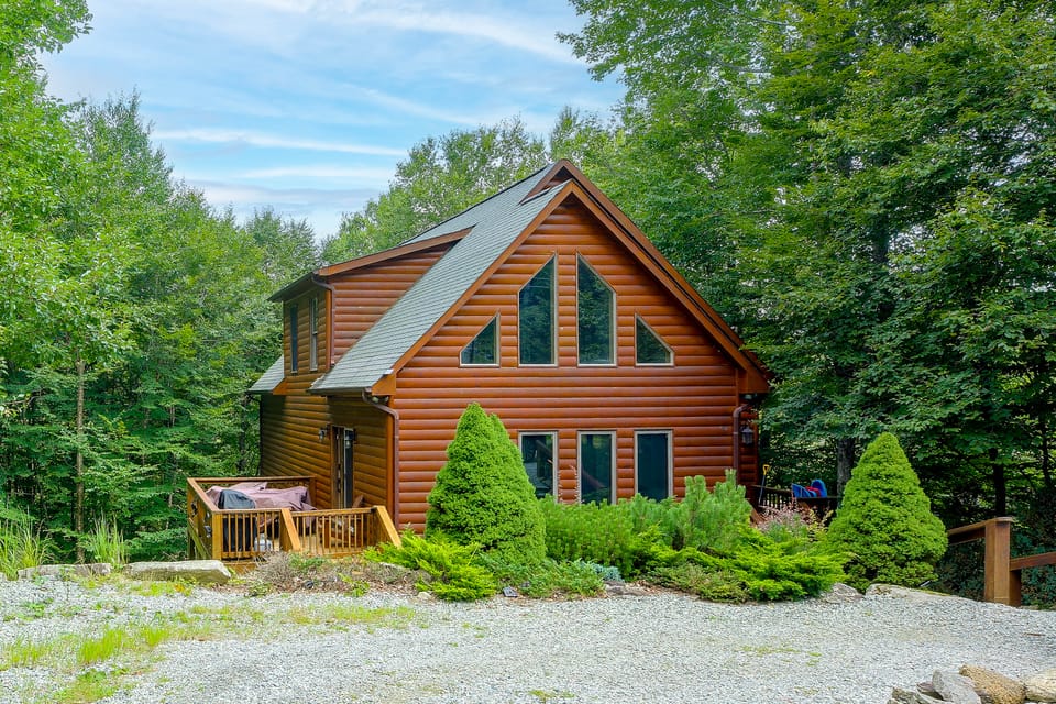 Deck + Scenic Views: Beech Mtn Group Getaway House in Beech Mountain