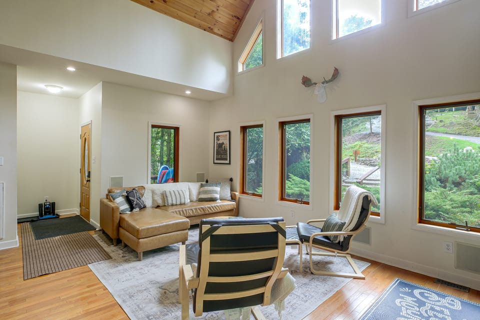 Deck + Scenic Views: Beech Mtn Group Getaway House in Beech Mountain