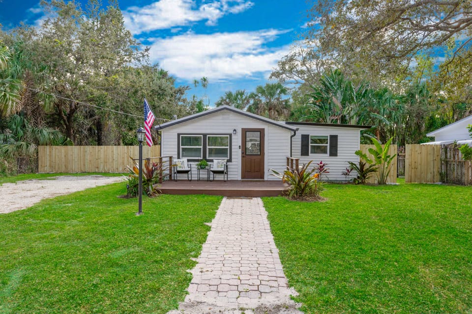4 Mi to Dtwn: Jensen Beach Cottage Cottage in Jensen Beach