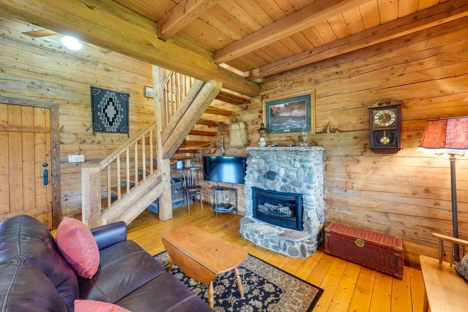 Private Hot Tub: 'Blue Sky Cabin' in Sequim House in Washington