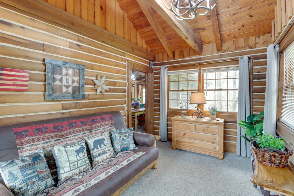 Murphy Cabin w/ Views < 1 Mi to Hiwassee Lake! House in Tennessee