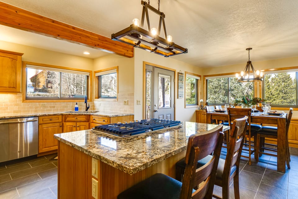 Private Deck & Hot Tub: Silverthorne Home! House in Wildernest