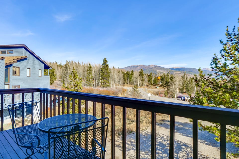 Private Deck & Hot Tub: Silverthorne Home! House in Wildernest