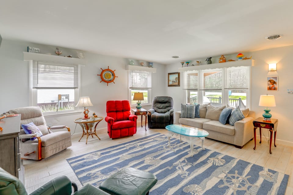 Families w/ Pets! Home 4 Mi to Ocean City Beach House in Worcester County