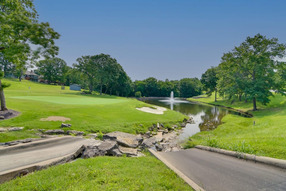 Lil' Slice of Heaven on Hole 11' Branson Condo! Apartment in Branson