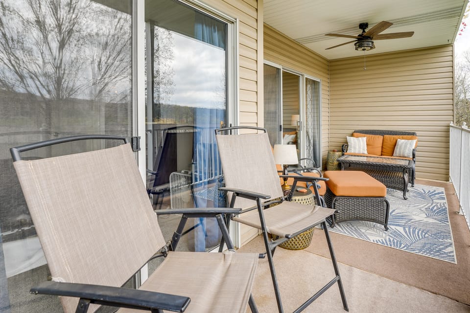 Relax Fireside! Peaceful Escape Near Branson Strip Apartment in Branson
