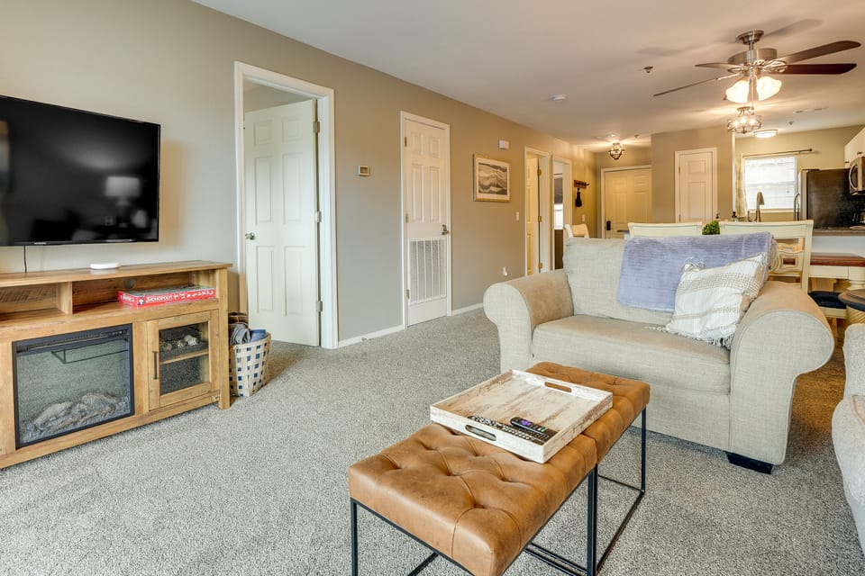 Relax Fireside! Peaceful Escape Near Branson Strip Apartment in Branson