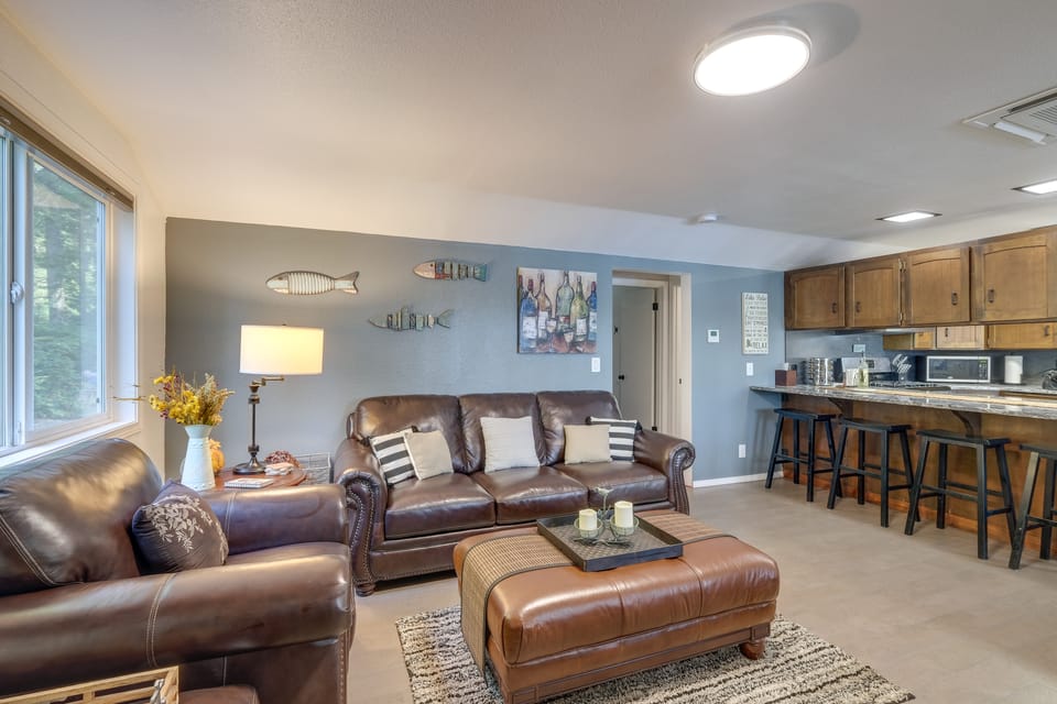 Bremerton Vacation Rental w/ Hot Tub & Lake Access House in Hood Canal