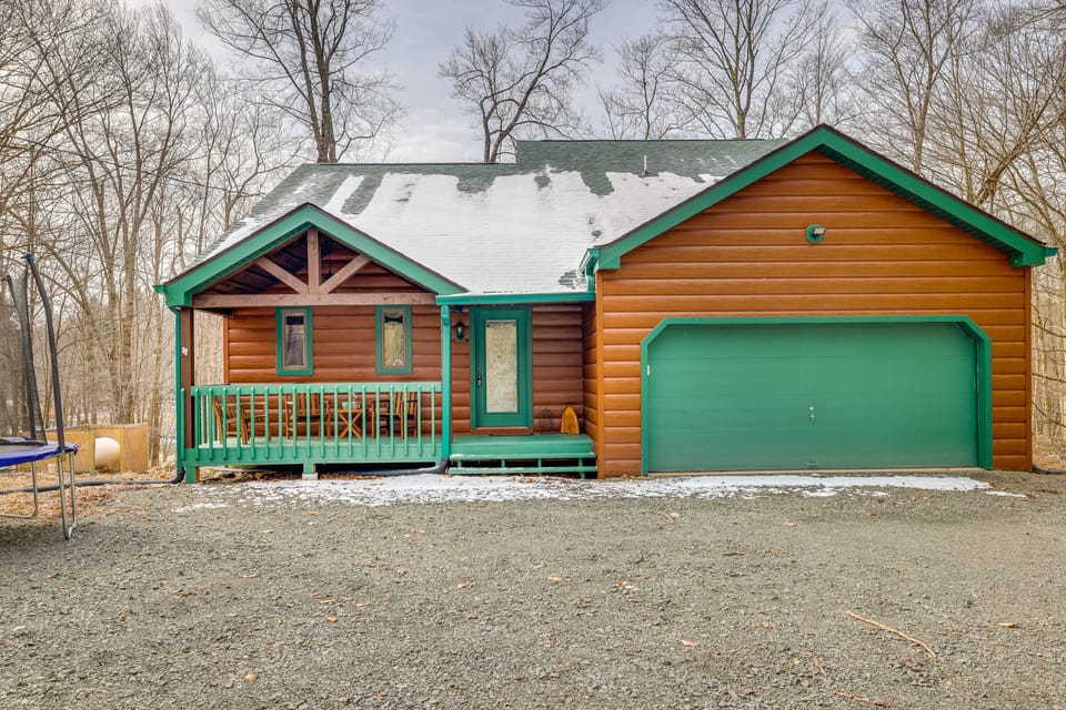 Lovely Poconos Cabin w/ Resort Amenities! House in Pocono Mountains