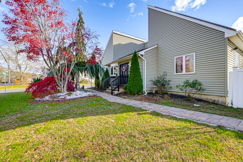 < 1 Mi to Ocean Gate Beach! Lovely Home w/ Hot Tub House in Jersey Shore