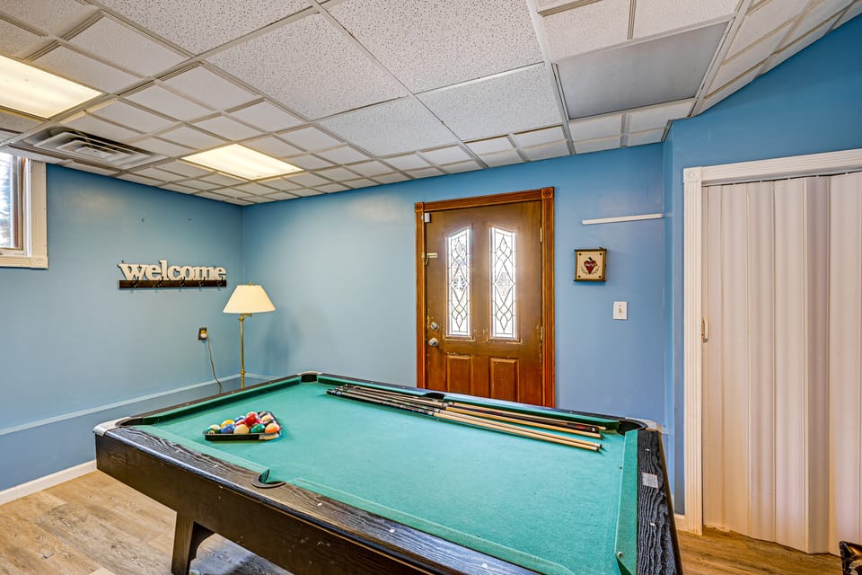 < 1 Mi to Ocean Gate Beach! Lovely Home w/ Hot Tub House in Jersey Shore